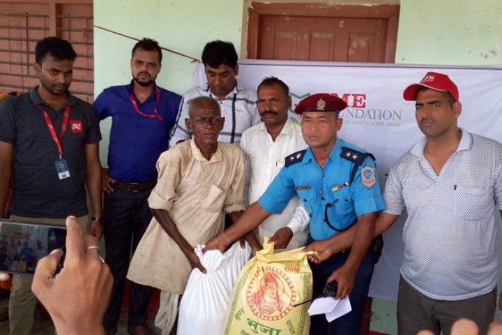 तराईका बाढी प्रभावितहरूलाई आइएमई फाउन्डेसनद्वारा राहात वितरण