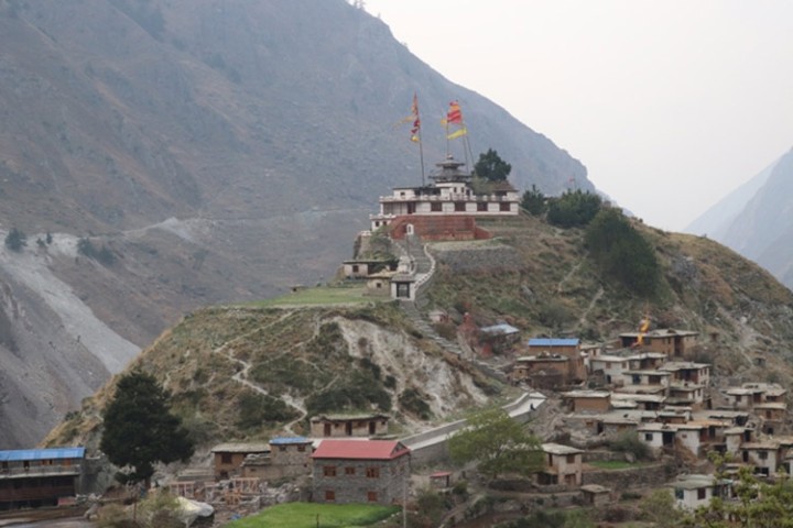 बैंकको सामानदेखि विकास निर्माणको काममा हेलिकप्टर