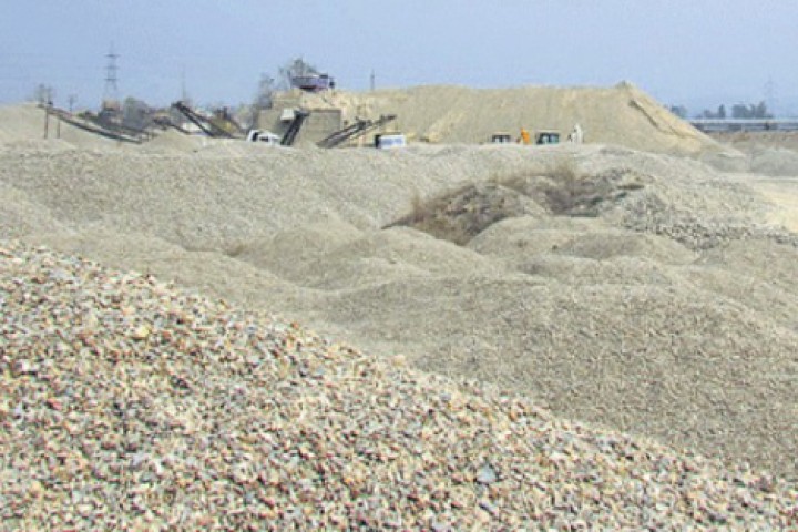 निर्माण सामग्री नहुँदा उपत्यकामा सडक निर्माण ठप्प