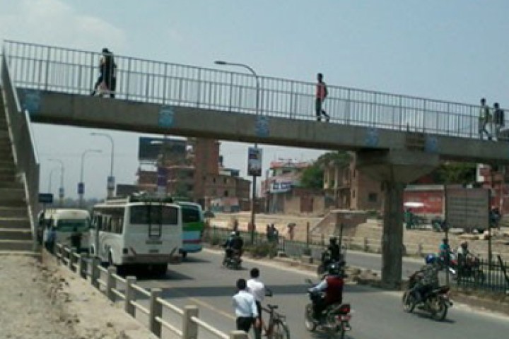 सवारी चाप बढी भएका स्थानमा आकाशे पुल निर्माण गर्दै महानगर