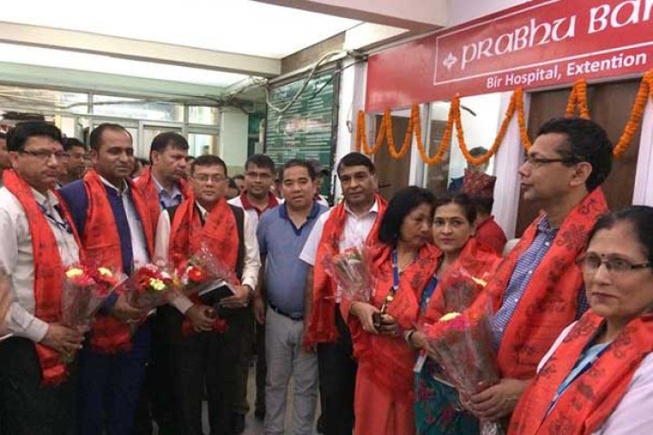 वीर अस्पतालमा प्रभु बैंकको २४ घण्टे काउण्टर सञ्चालन