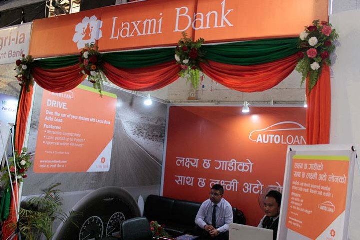 गाडी किन्न ऋण दिन बैंकहरुको तँछाड मछाड, कुनले कति ब्याजदरमा दिन्छन्