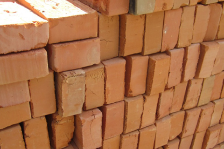 विद्युतीय उकरणमार्फत इँटा बनाइने आधुनिक उद्योग सञ्चालनमा