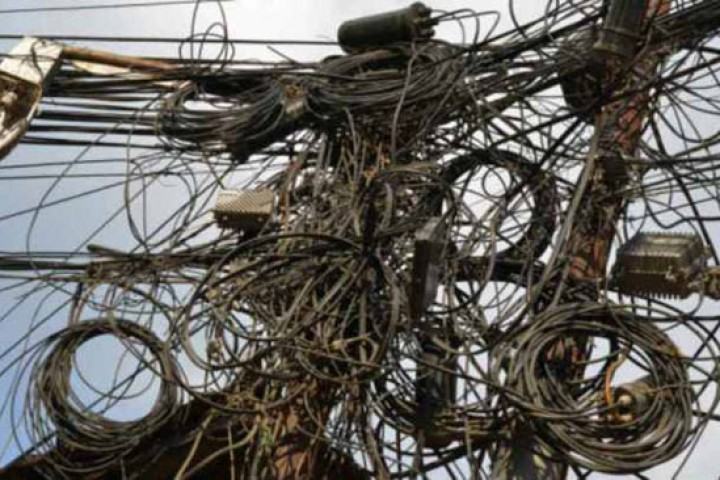 इन्टरनेट र केवलको लत्रिएको तार व्यवस्थीत नगरे आफैँ हटाइदिने प्राधिकरणको चेतावनी