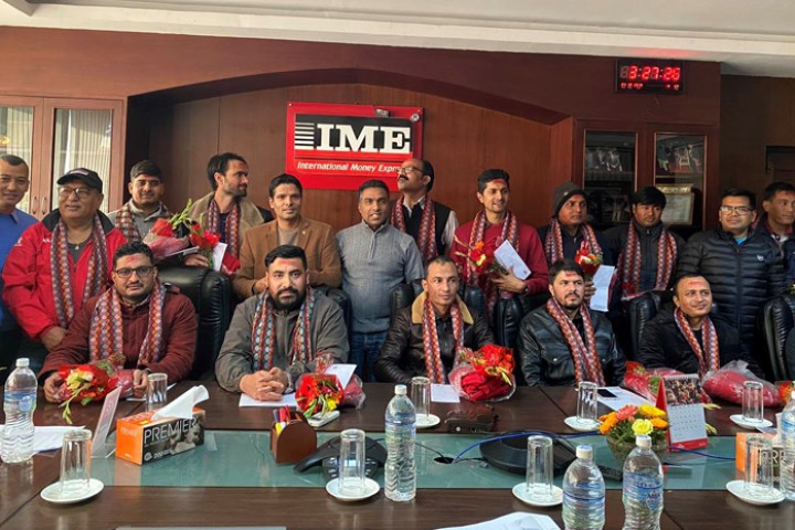 टार्गेट पूरा गर्ने १५ व्यावसायीक साझेदारलाई आइएमईले बाकु भ्रमणमा पठायो