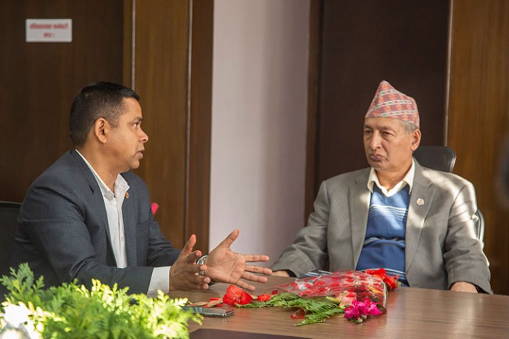 अटो क्षेत्रमा मन्दी: वातावरण सुधार्न नाडाले भेट्यो अर्थमन्त्री