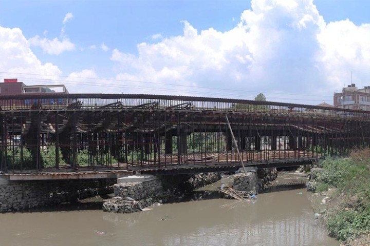 कालोसूचीमा परेको पप्पुका कारण तिनकुने 'आर्क ब्रिज' अझै २ वर्ष नबन्ने
