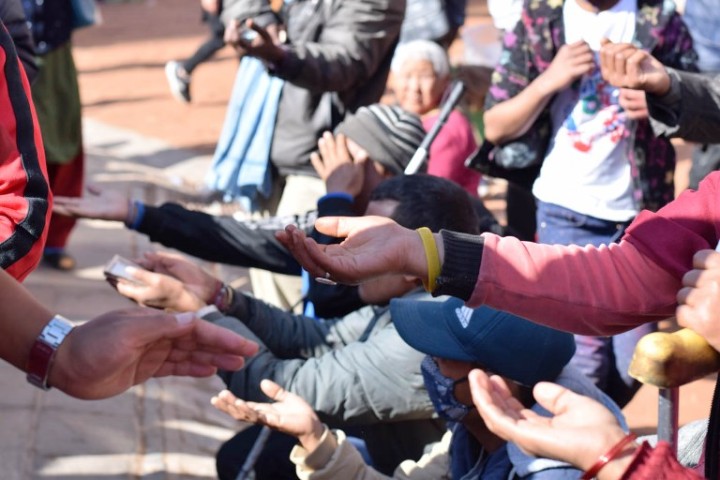 सडकमा भिख:  पेशा कि बाध्यता