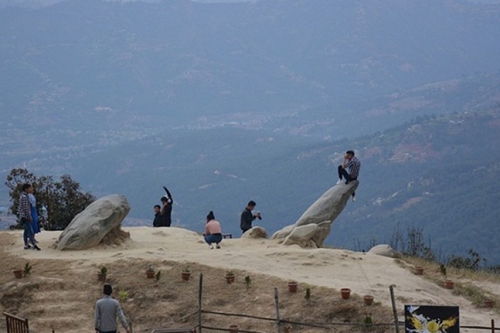 एउटा ‘चुच्चेढुंगा’ जसले कमाउँछ मासिक २४ हजार