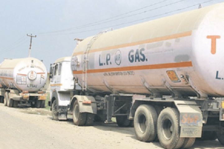 वीरगञ्ज नाकाबाट भित्रियो ८४ बुलेट ग्यास