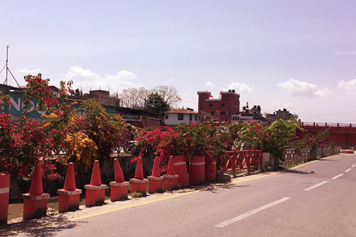 मानिस घरभित्रै थुनिँदा यसरी मुस्कुरायो धोवीखोला करिडोर (फोटोफिचर)