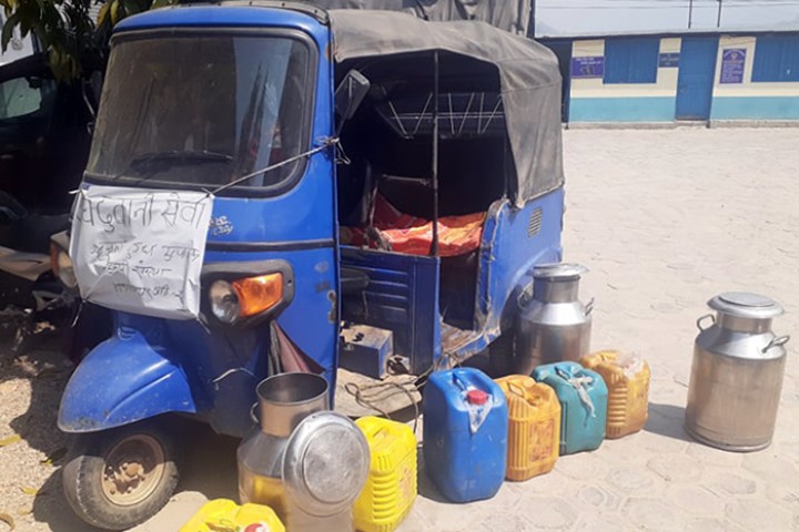 लकडाउनको मौका छोपी दूध बोक्ने गाडीमा मदिरा ओसरपसार