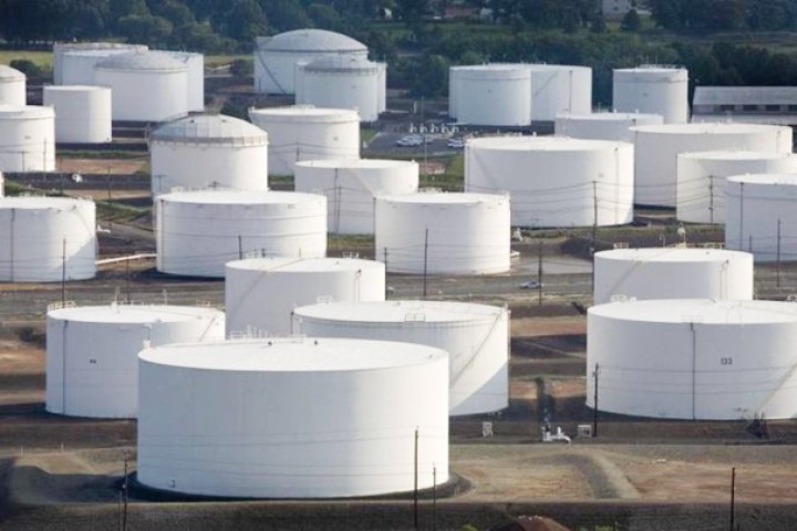 अमेरिकामा तेलको भाउ घटे पनि किनेर राख्ने ठाउँ भएन, खरिदकर्ता अन्योलमा