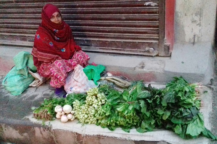 लकडाउनले स्वरोजगार महिलाको रोजिरोटी नै गुम्यो, भन्छन् अब कसरी छाक टार्ने