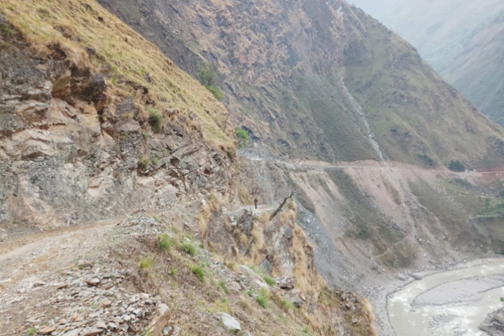 दार्चुला-तिङ्कर सडकको ७५० मिटर ट्र्याक खुल्यो