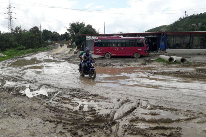 ६ वर्षमा पनि बनेन् चाबहिल-साँखु सडक, सर्वसाधरण हिलाम्य सकडमा यात्रा गर्न बाध्य