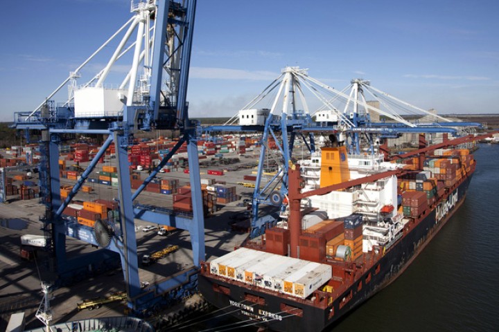 व्यापार घाटा पौने ५ खर्ब, आयात–निर्यात दुवै घट्यो