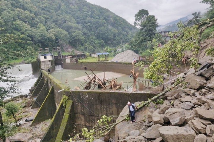 पहिरोले इन्द्रावती जलविद्युत् आयोजनाको उत्पादन ठप्प