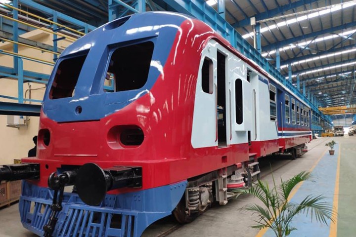 कुर्था-जयनगर रेल असोजदेखि चलाउने तयारी, रेलको डिब्बा बोर्डरमा आइपुग्यो