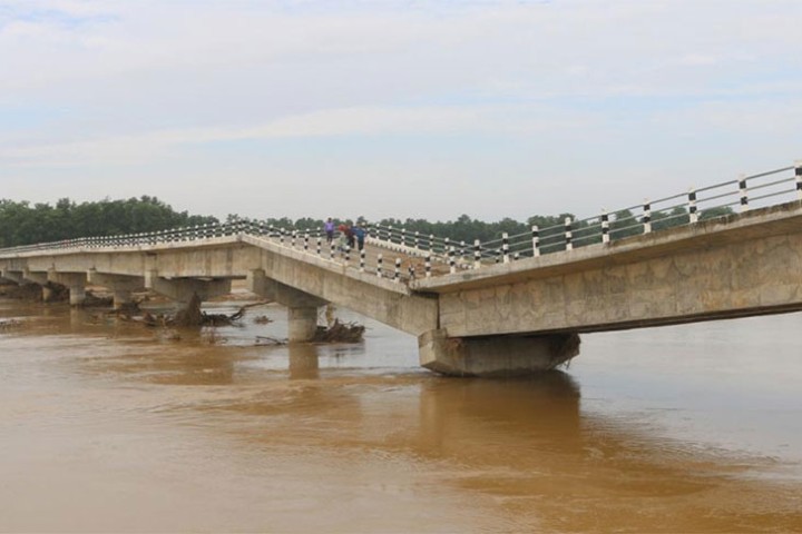 ठेकेदारको चरम लापारबाहीले हुलाकी राजमार्गका २० पुल समस्याग्रस्त