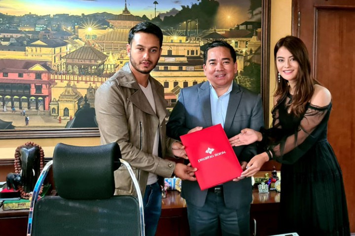 प्रभु बैंकको ब्राण्ड एम्बास्डरमा प्रदीप खड्का र कृष्टिना गुरुङ नियुक्त