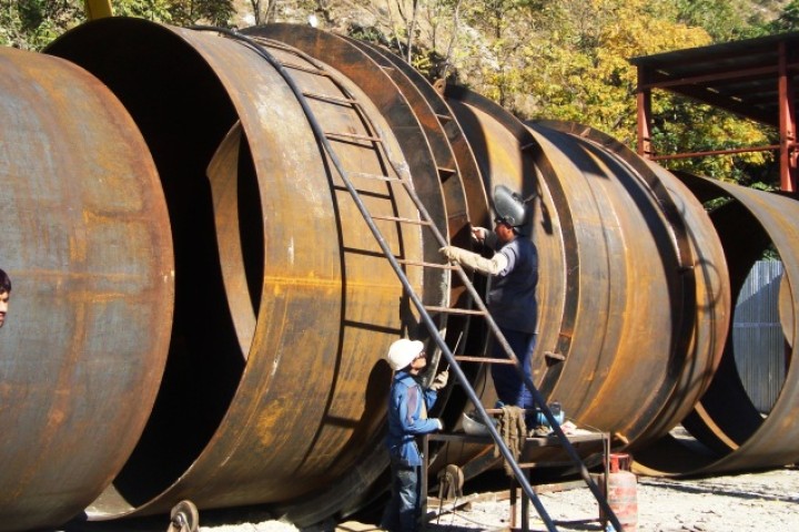 १४० मेगावाटकाे तनहुँ जलविद्युत् आयोजनामा पेनस्टक पाइप जडान सुरू