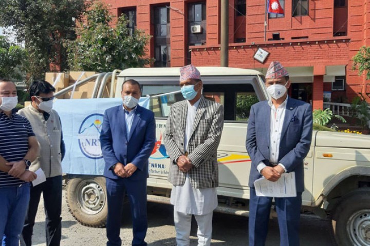 एनआरएनएले सरकारलाई दियो १ करोडको स्वास्थ्य सामग्री