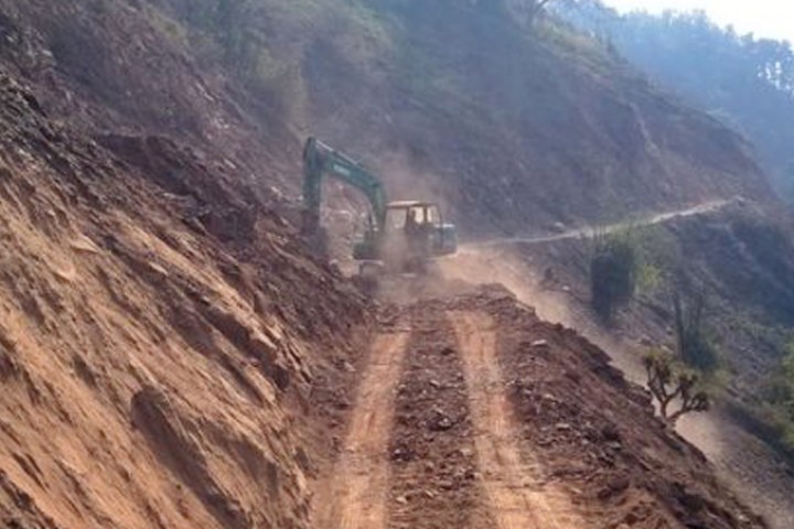 चित्लाङ-थानकोट सडक अनिश्चितकालका लागि बन्द