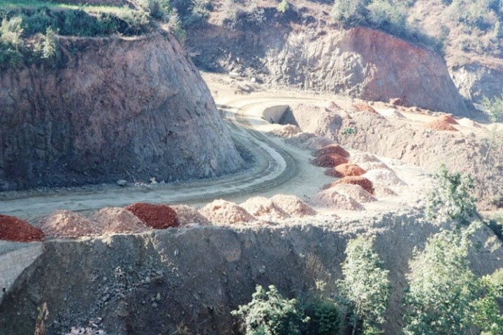 मध्यपहाडी राजमार्ग निर्माण कछुवाको गतिमा, डेढ दशकमा आधा मात्र काम पूरा