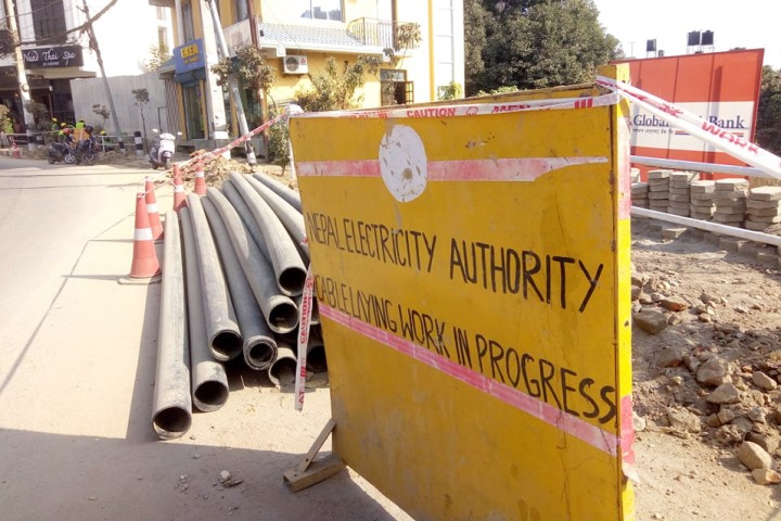 सडक विभागले अनुमित नदिँदा विद्युतीय तार भूमिगत अलपत्र, माग्यो ५०% धरौटी 