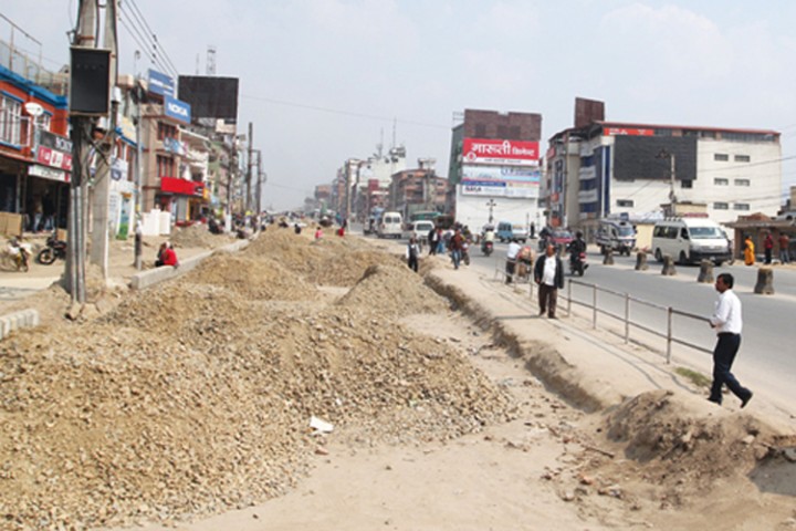 उपत्यकाका अलपत्र ९ सडक : कतै स्थानीयको अवरोध कतै ठेकेदारको बेइमानी, यस्तो छ पछिल्लो अवस्था