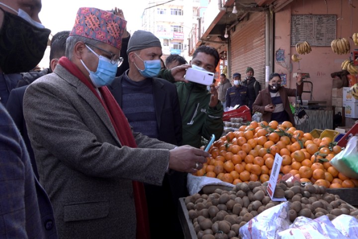 अब कालिमाटी तरकारी बजारमा क्यू आर कोडबाट भुक्तानी,  प्रभु बैंकको सेवा संचालनमा