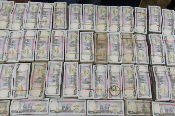 डेढ करोड नगदसहित नागढुङ्गाबाट दुई व्यक्ति पक्राउ