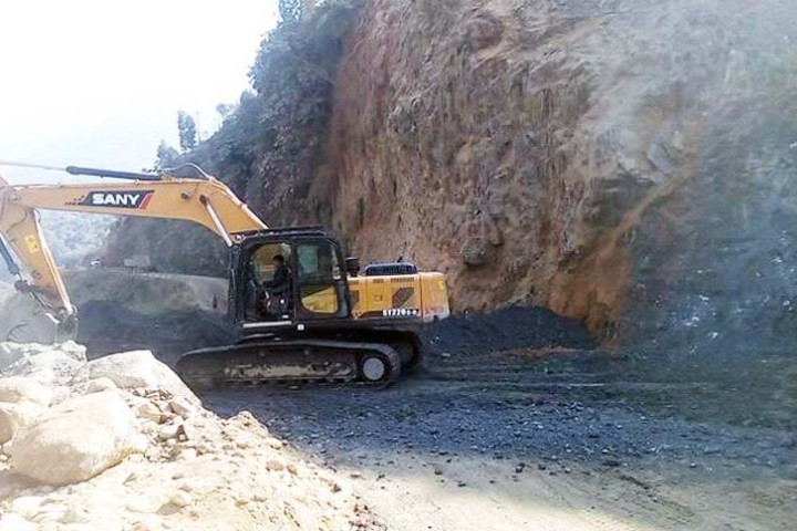 उच्च अदालतको आदेशपछि ककनी-पिपलटार सडक निर्माण अवरुद्ध