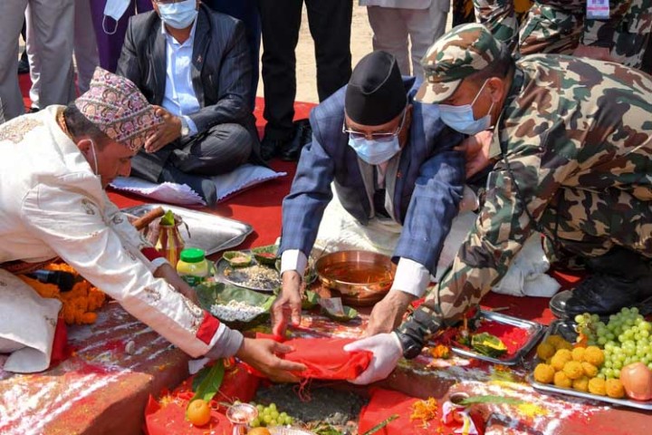 प्रधानमन्त्रीको शिलान्यास मोह : जनताको ध्यान तान्ने 'अस्त्र' कि साँच्चिकै विकासप्रेमी  ?