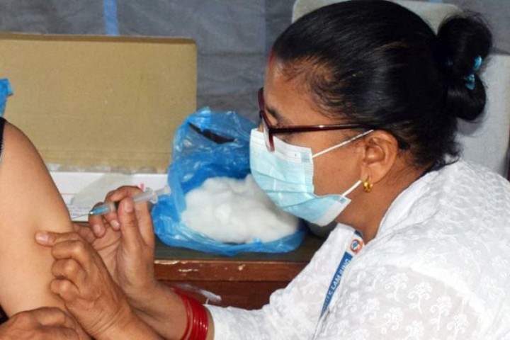 एकै व्यक्तिले कोभिशील्ड र चिनियाँ खोप लगाउनु कति जोखिमपूर्ण ?