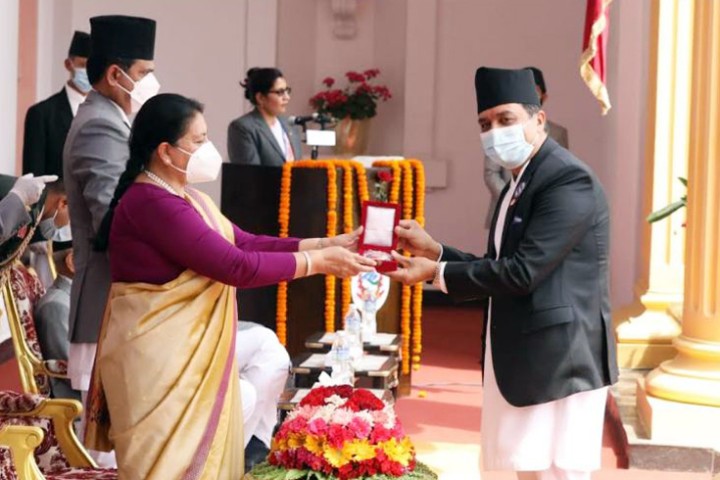 उद्यमी चन्द्र ढकाल कीर्तिमय राष्ट्रदीप विभूषणबाट सम्मानित