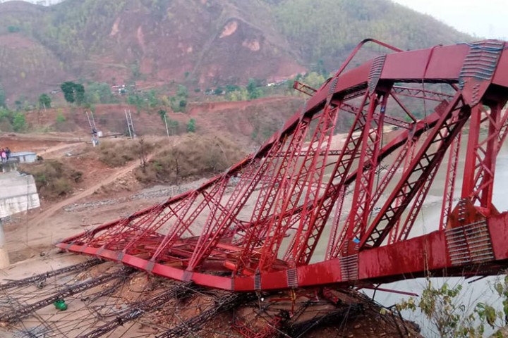 हावाहुरीले त्रिशूलीमा निर्माणाधीन पुल उडायो
