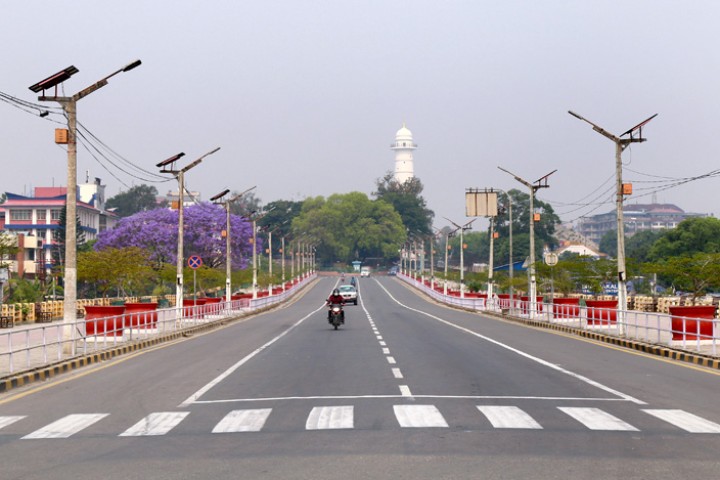 सुनसान देखिए उपत्यकाका सडक (फोटोफिचर)