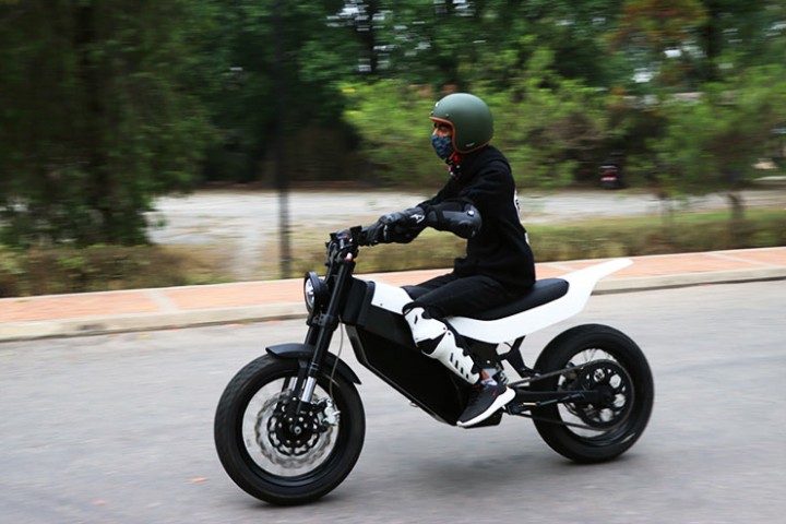 अटोमोबाइलमा आशा जगाउँदै नेपाली युवा, नेपालमै बनेको इलेक्ट्रीक बाइकको टेष्ट ड्राइभ शुरू