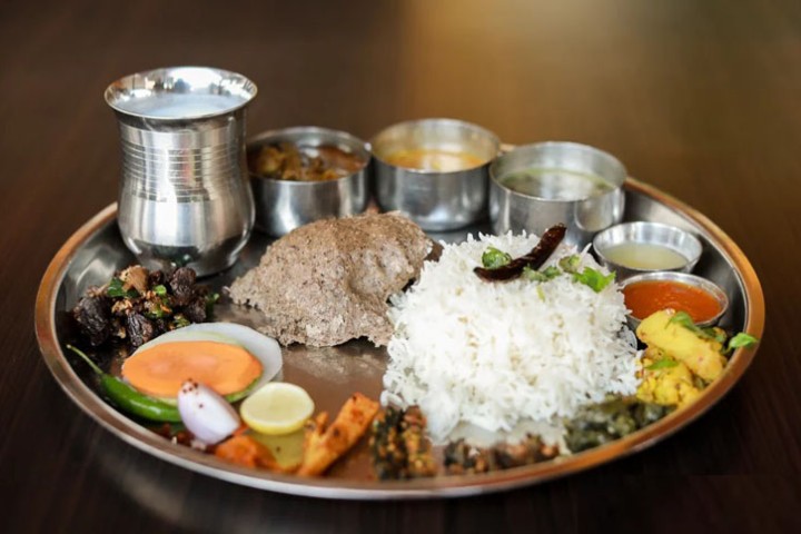 जहाँ २० रुपैयाँमा खाना खुवाइन्छ