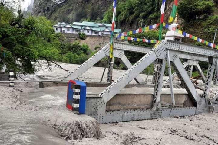 फेरि मर्स्याङ्दी थुनिँदा मनाङको चामे जाने पुल जोखिममा