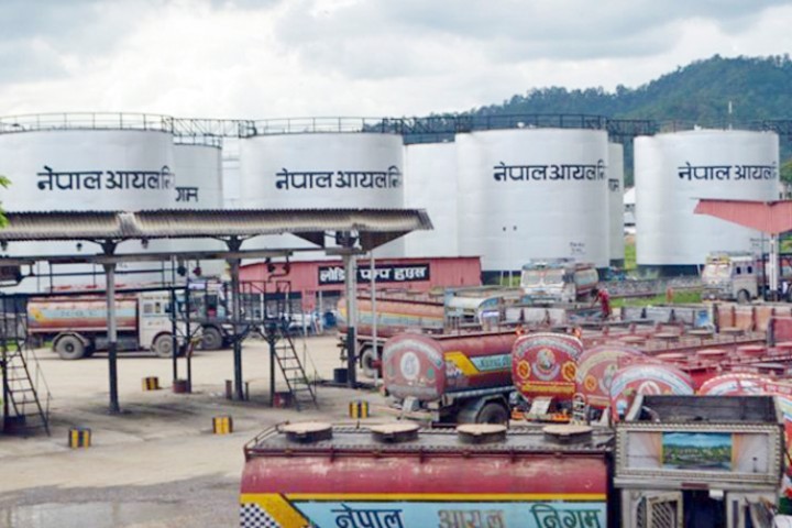 पेट्रोलियम पर्दाथको आयात दोब्बरले वृद्धि, ६ महिनामा ६५ अर्बको भित्रियो