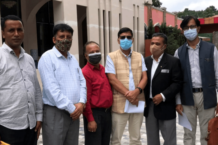 सेयर लगानीकर्तालाई अर्थमन्त्रीको आश्वासन, बजार घटाउने गतिविधि हुन दिँदैनौं