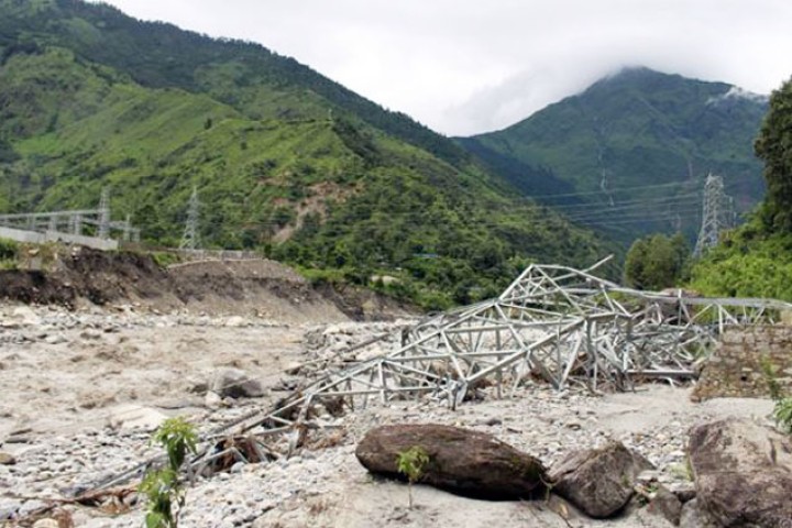 प्रशारण लाइनको टावर ढलेपछि ४ जलविद्युत् आयोजना बन्द, ७० मेगावाट बिजुली घट्यो