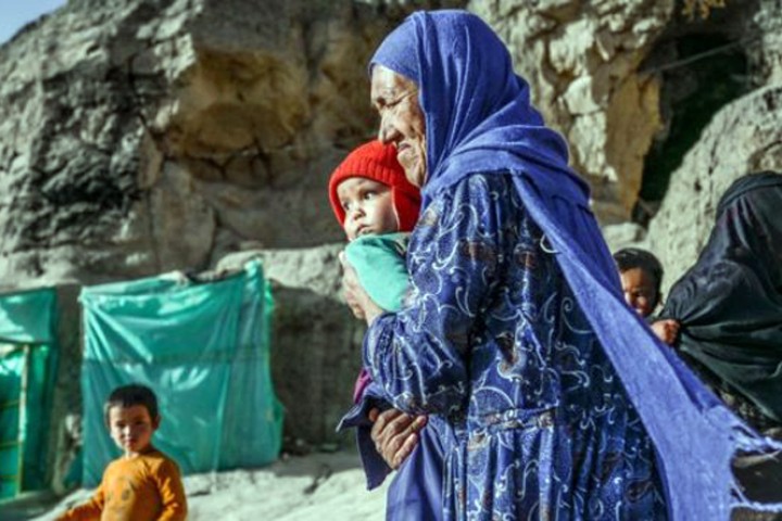 आर्थिक सङ्कटमा फस्न लागेको अफगानिस्तालाई यसरी उद्धार गर्दैछन् धनी देशले