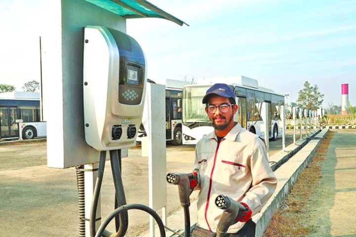 संचालनमा आयो देशकै ठूलो चार्जिङ स्टेशन, एकैपटक १६ वटा गाडी चार्ज गर्न मिल्ने