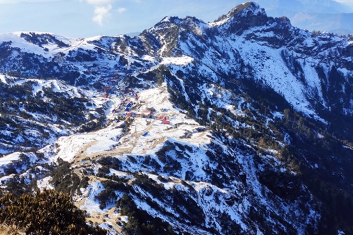 हिउँ खेल्न जानेको भीडले कालीञ्चोकका होटल भरिभराउ, कहाँबाट जाने ?