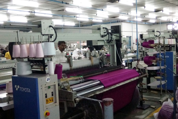 दर्जन बढी ठूला कपडा उद्योग बन्द हुँदा २ अर्ब लगानी खेर, साना उद्योगले धान्न सकेनन् माग