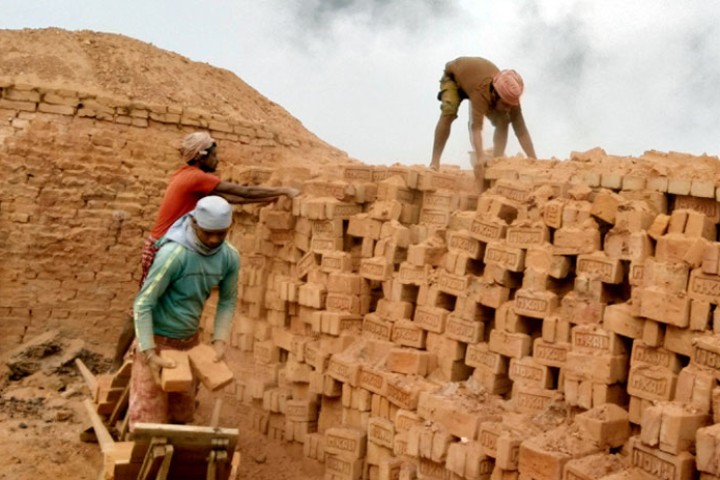 अन्तर्राष्ट्रिय श्रमिक दिवस : श्रमिकका हक संविधानमा लेखिए, व्यवहारमा आएन